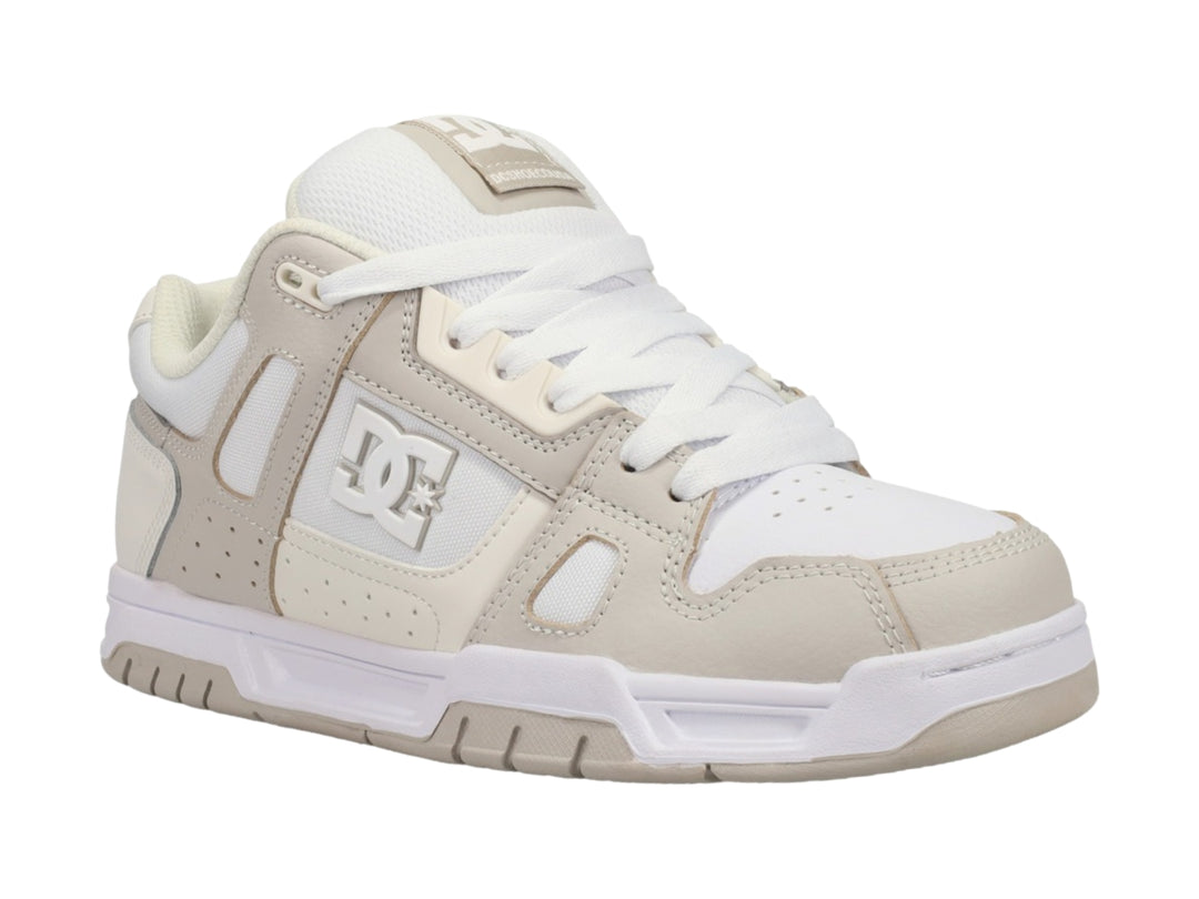 Tenis DC Shoes Stag Neon para hombre en colores blanco y crema con diseño deportivo.