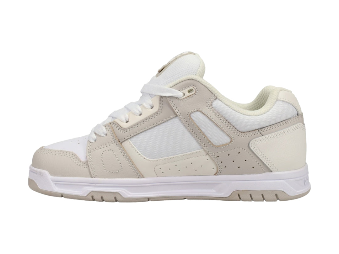 Tenis DC Shoes Stag Neon para hombre en colores blanco y crema con diseño deportivo.