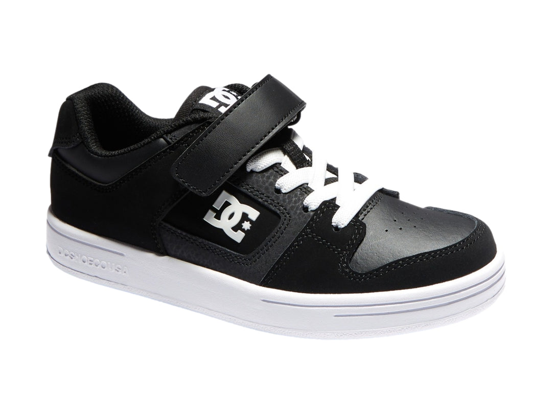Tenis DC Shoes para niño en color negro y blanco con cierre de velcro y suela blanca.