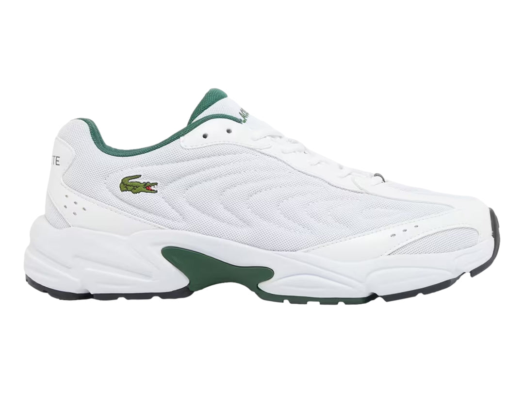 Tenis deportivos Lacoste de color blanco con detalles en verde oscuro y suela robusta.