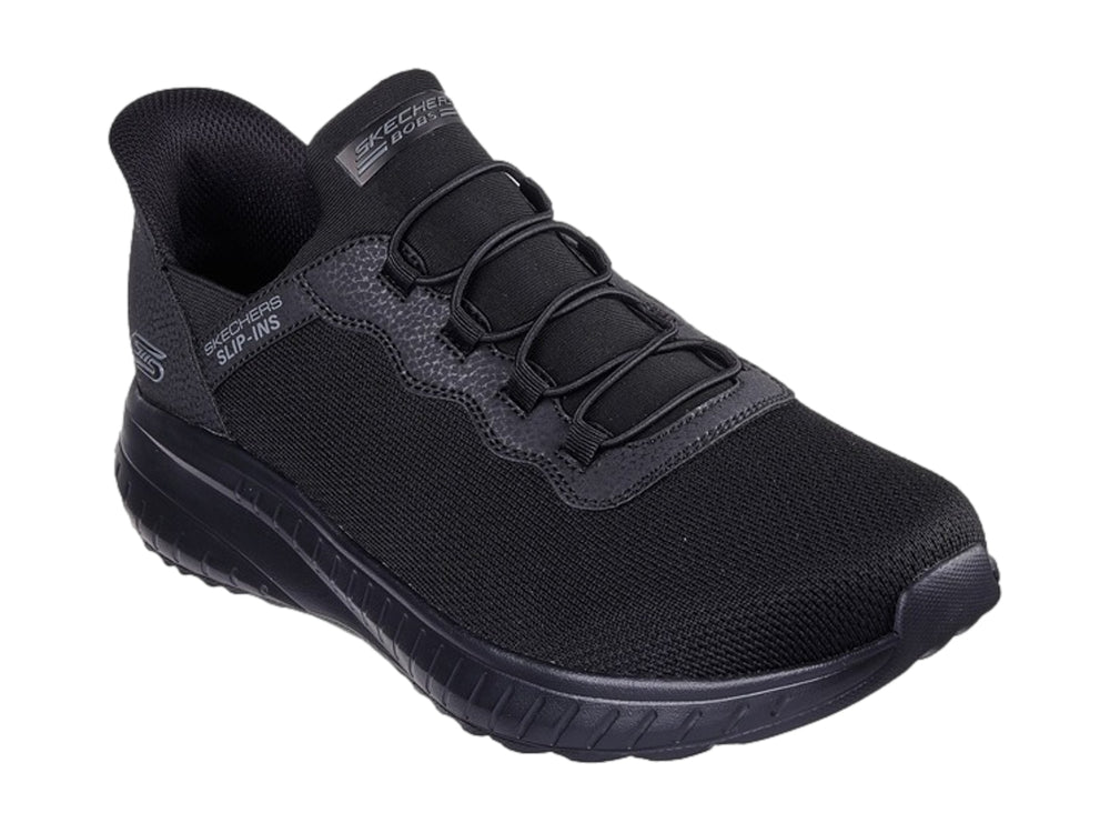 Tenis Skechers Slip-ins color negro total con suela texturizada y parte superior de malla transpirable.