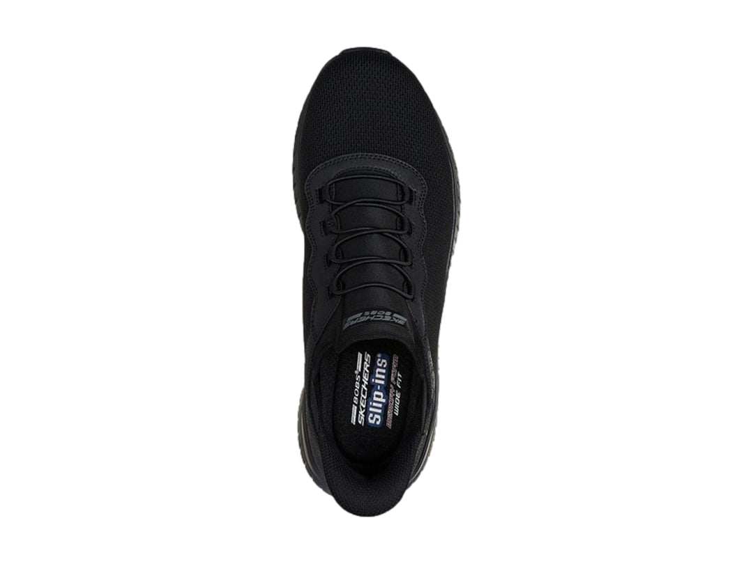 Tenis Skechers Slip-ins color negro total con suela texturizada y parte superior de malla transpirable.