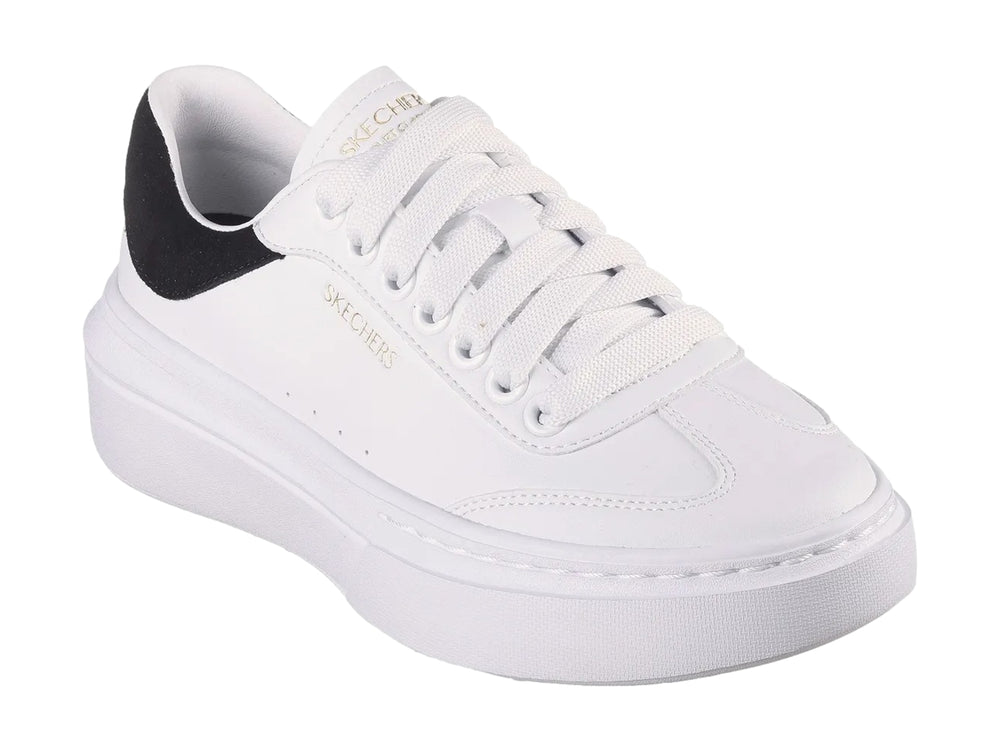 Tenis Skechers Cordova Classic en color blanco con detalle negro en el talón y suela de plataforma blanca.