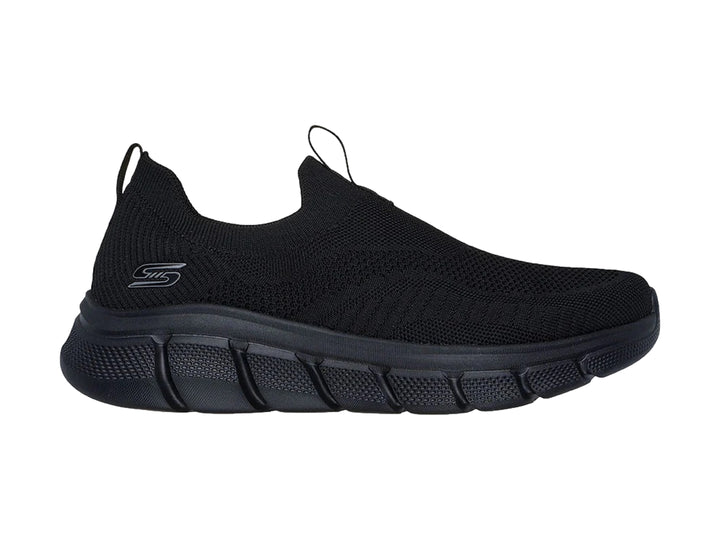 Tenis Skechers color negro, estilo slip-on con tejido transpirable y suela flexible.