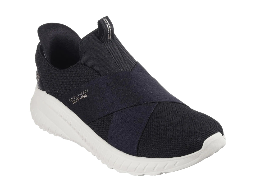 Tenis Skechers Slip-ins color negro con suela blanca, diseño deportivo y sin cordones.
