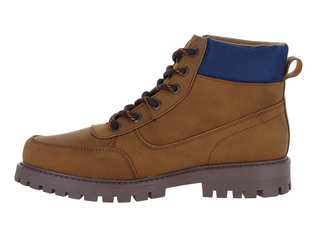 Bota casual color café con cuello textil azul y suela robusta marrón oscuro.