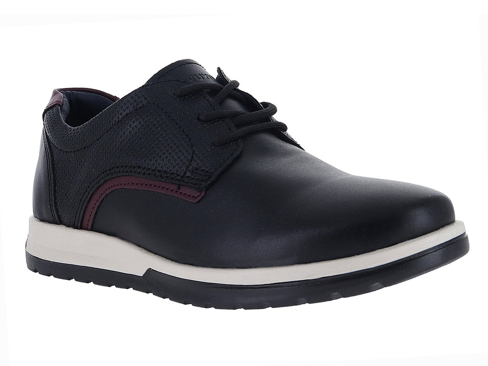 Zapato casual negro para niño con suela blanca y detalles en color guinda.