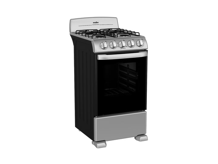 Estufa Mabe de 4 quemadores en acero inoxidable con puerta de horno negra.