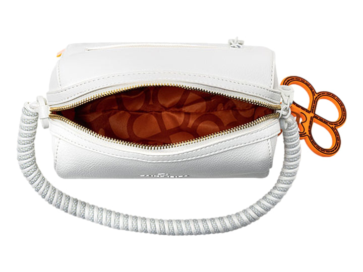 Bolsa blanca de Jaime Ibiza con asa trenzada y diseño rectangular.