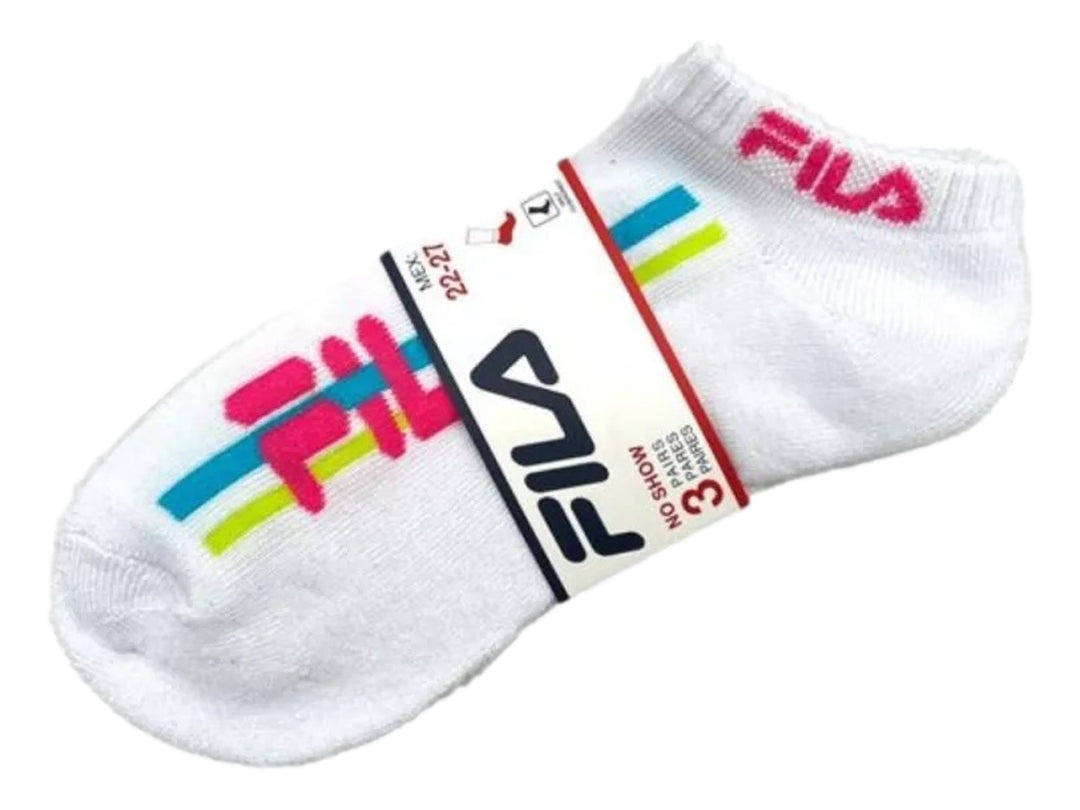 Calcetines blancos FILA con detalles en rosa, azul y amarillo, empaque de 3 pares.