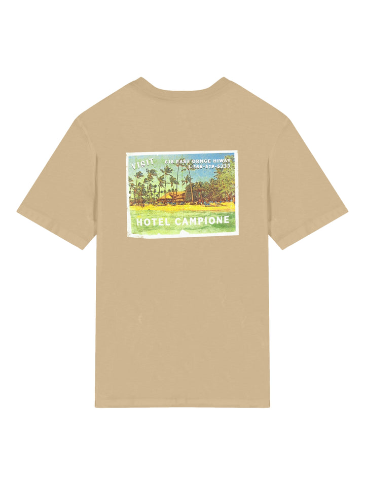 Camiseta de manga corta color khaki de la marca Champion con logotipo blanco en el pecho.