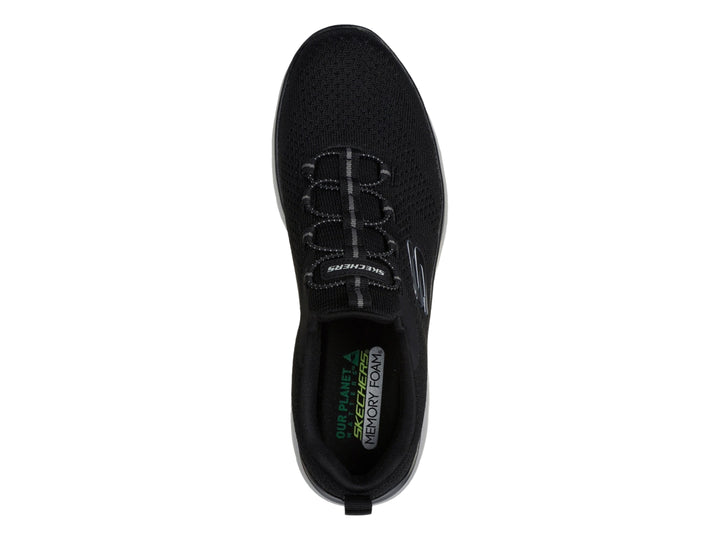 Tenis deportivos Skechers color negro con suela gris y tejido de malla transpirable.