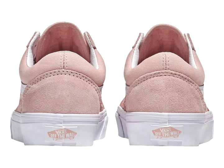 Tenis Vans Old Skool color rosa sepia con bordado floral lateral y suela blanca.