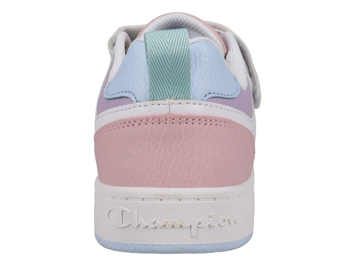 Tenis Champion en colores pastel con agujetas y correa de velcro sobre fondo blanco.
