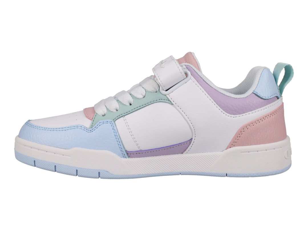 Tenis Champion en colores pastel con agujetas y correa de velcro sobre fondo blanco.