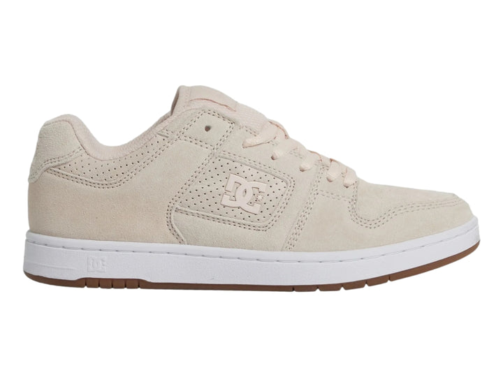 Tenis DC Shoes de color rosa pálido con suela blanca y detalles perforados en el lateral.
