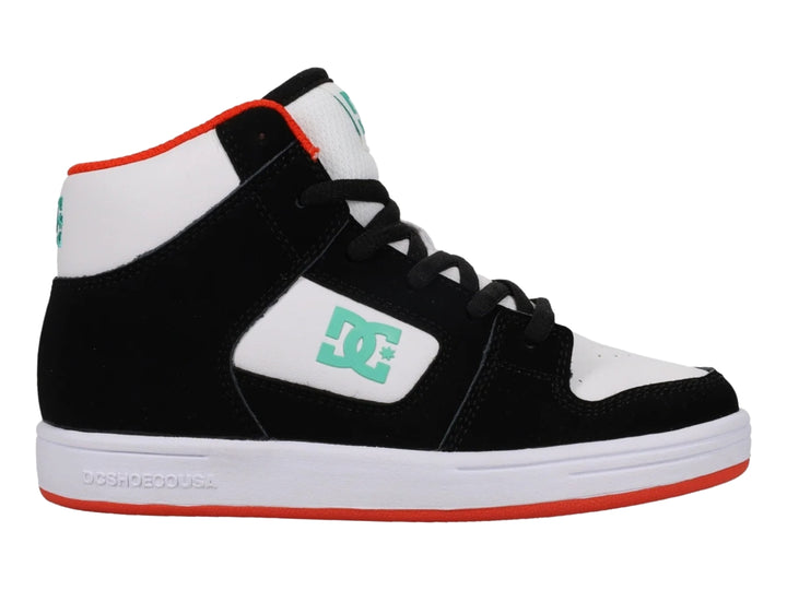 Tenis DC Shoes de bota color negro y blanco con detalles en naranja y logotipo verde.