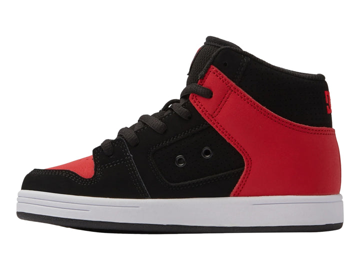 Tenis DC Shoes Manteca 4 HI de bota en colores negro y rojo con suela blanca.