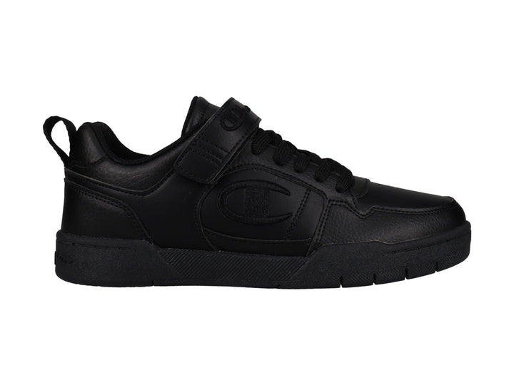 Tenis deportivos Champion color negro con agujetas y correa de velcro en el empeine.
