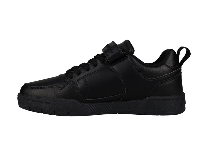Tenis deportivos Champion color negro con agujetas y correa de velcro en el empeine.
