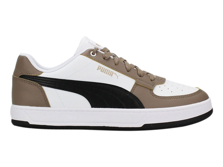 Tenis PUMA Caven 2.0 en colores blanco, negro y taupe con suela blanca y cordones a juego.