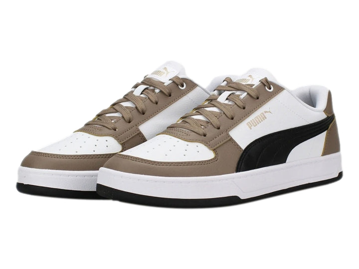 Tenis PUMA Caven 2.0 en colores blanco, negro y taupe con suela blanca y cordones a juego.
