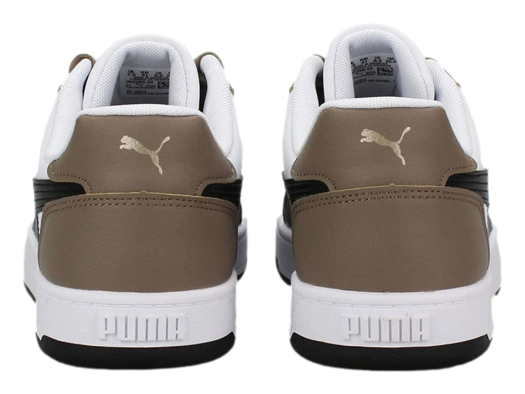 Tenis PUMA Caven 2.0 en colores blanco, negro y taupe con suela blanca y cordones a juego.