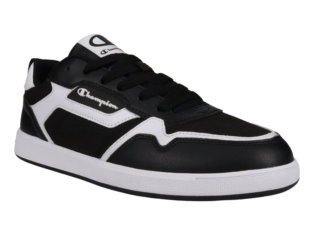 Tenis deportivos Champion de color negro y blanco con suela blanca.