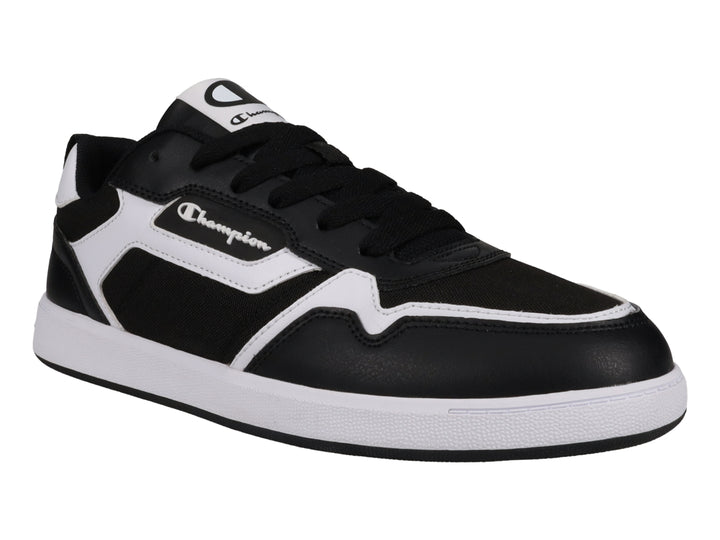 Tenis deportivos Champion de color negro y blanco con suela blanca.