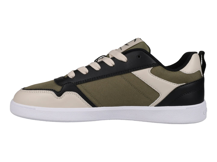 Tenis Champion de lona en colores oliva, beige y negro con suela blanca.