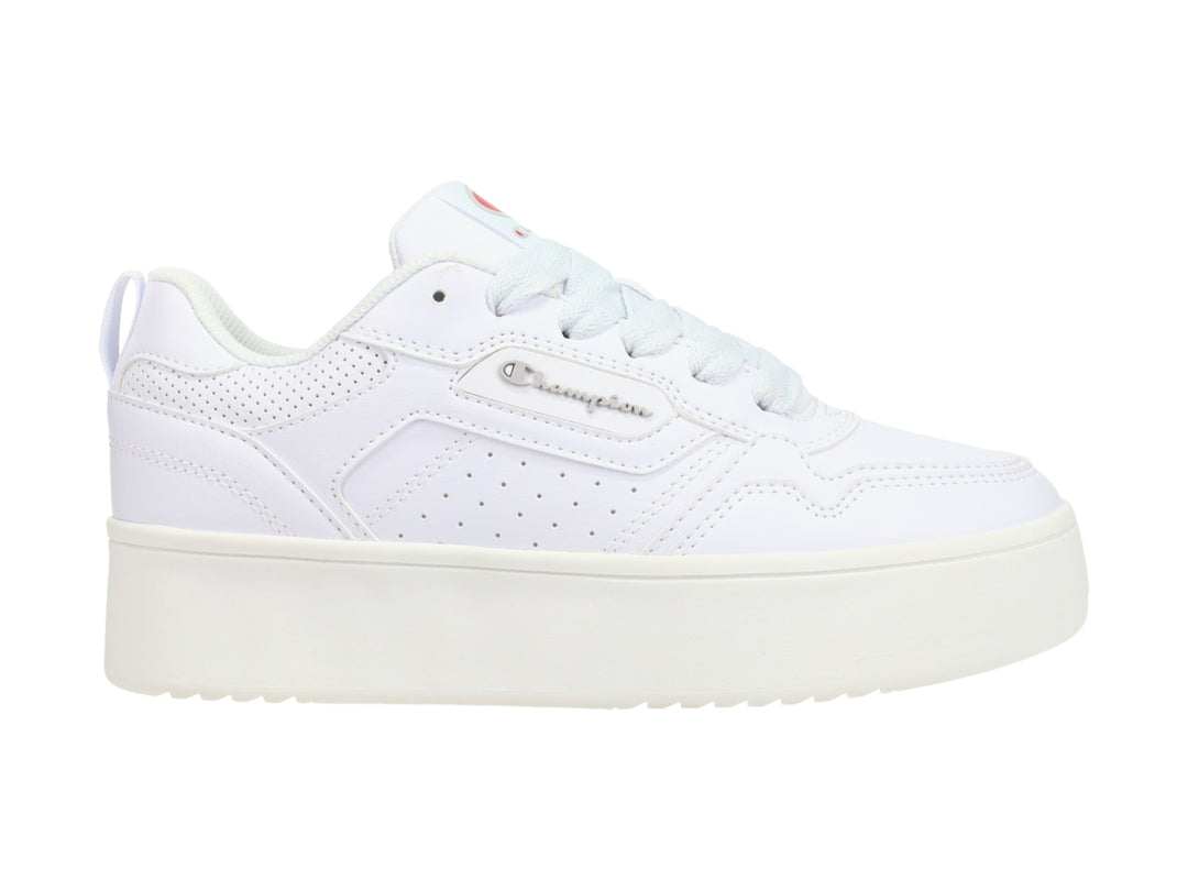 Tenis blancos de plataforma marca Champion con detalles perforados y suela gruesa.