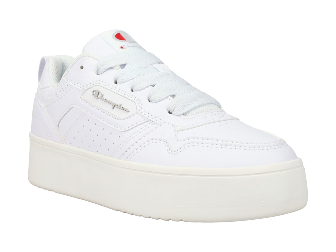 Tenis blancos de plataforma marca Champion con detalles perforados y suela gruesa.