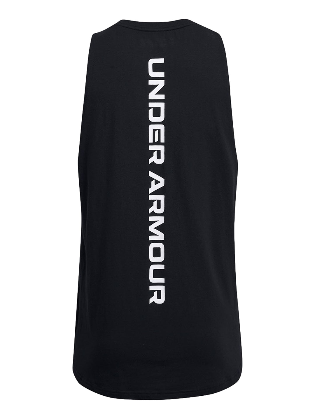 Hombre vistiendo una camiseta deportiva sin mangas de color negro con logo blanco de Under Armour.