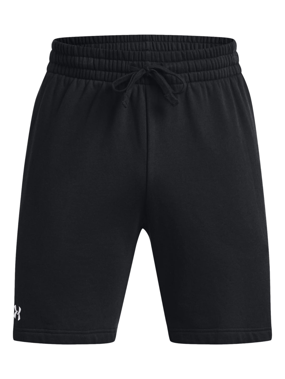 Hombre vistiendo shorts deportivos negros de Under Armour con logo blanco.