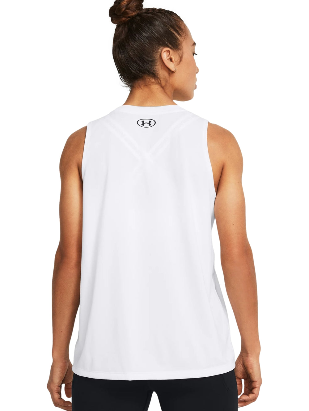 Camiseta deportiva blanca sin mangas de Under Armour para mujer.