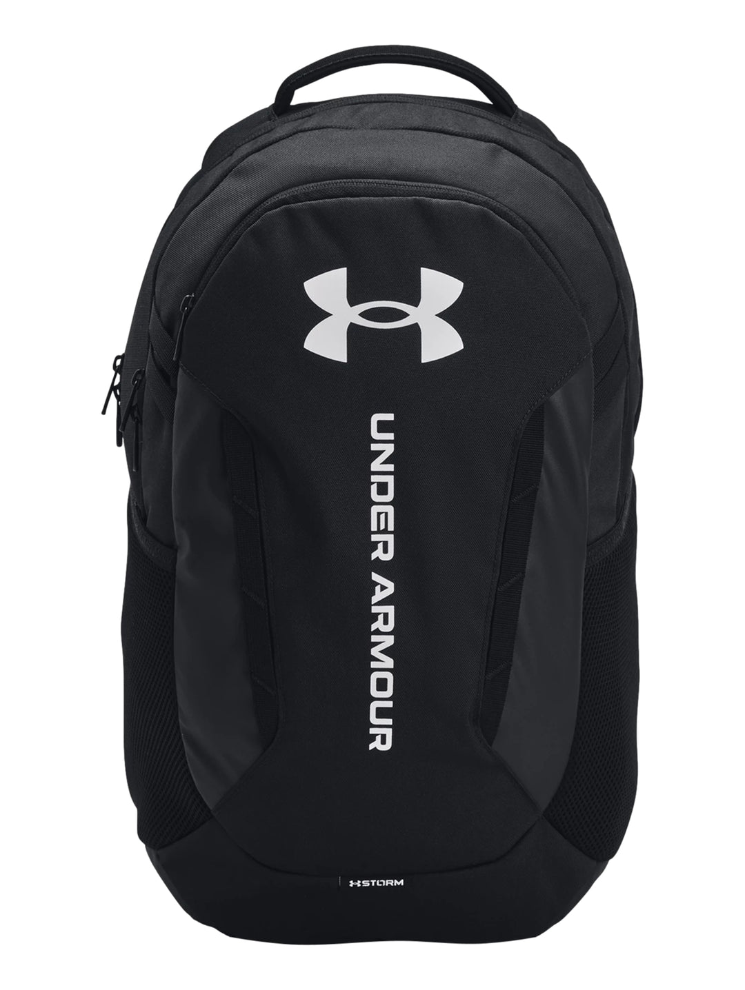 Mochila Under Armour Hustle 6.0 de color negro con logotipo y letras en blanco en el frente.