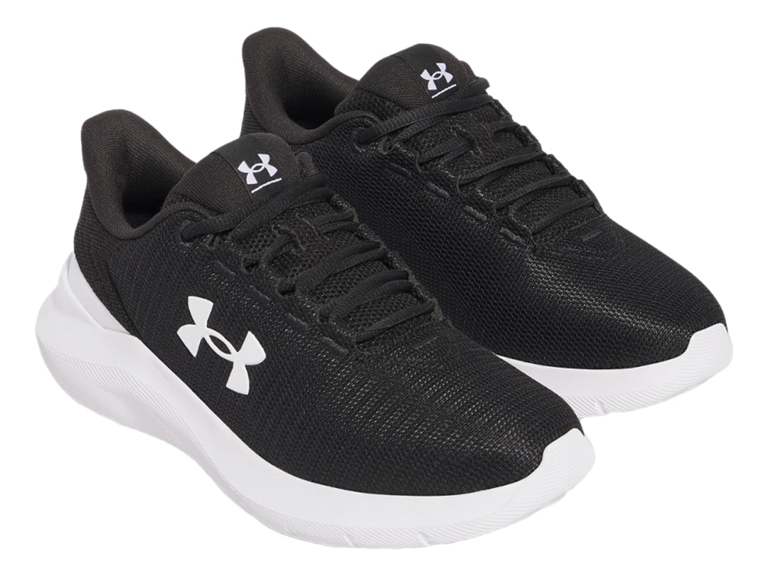 Tenis deportivos Under Armour Phade RN 3 en color negro con suela blanca y logotipo blanco lateral.