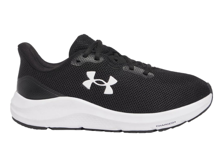 Tenis deportivos Under Armour color negro con suela blanca y logotipo blanco lateral.