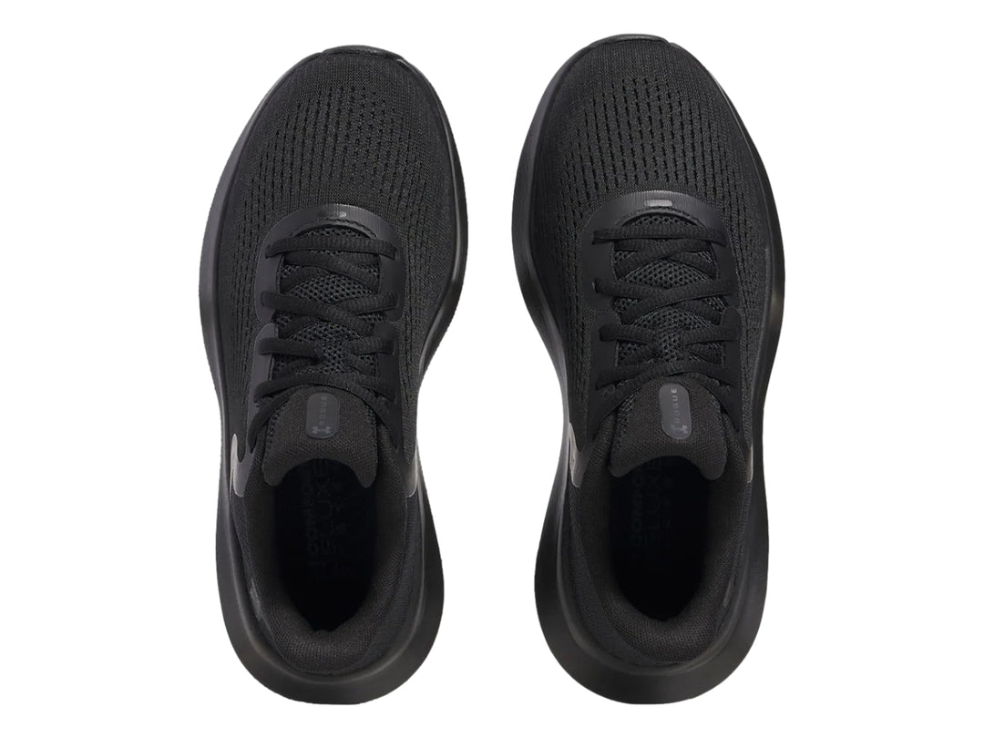Tenis deportivos Under Armour Charged Rogue 5 en color negro total con malla transpirable.