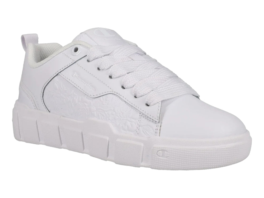 Tenis blancos Champion con detalle floral grabado en el lateral y suela blanca.