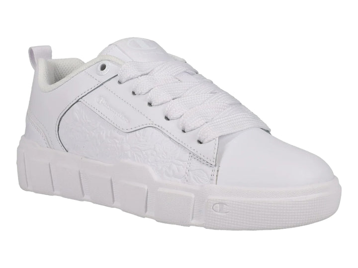 Tenis blancos Champion con detalle floral grabado en el lateral y suela blanca.