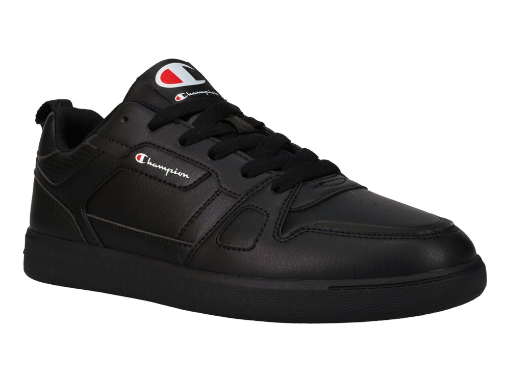 Tenis deportivos Champion color negro con logotipo blanco y rojo en el costado y lengüeta.