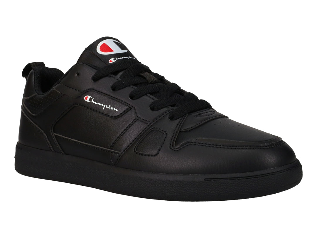 Tenis deportivos Champion color negro con logotipo blanco y rojo en el costado y lengüeta.