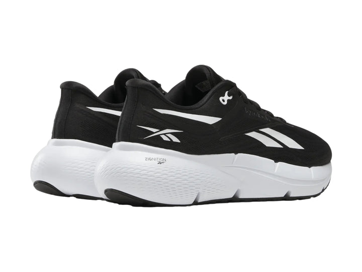 Tenis deportivos Reebok color negro con suela blanca y detalles laterales blancos.