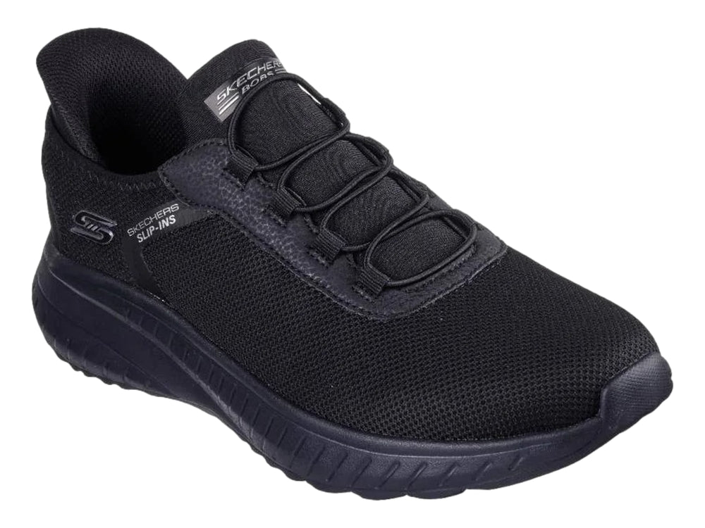 Tenis deportivos Skechers color negro con tejido de malla y suela gruesa.