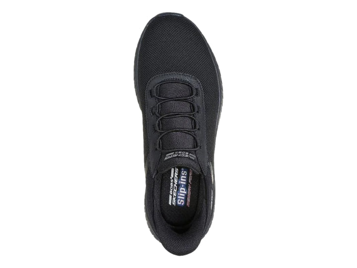 Tenis deportivos Skechers color negro con tejido de malla y suela gruesa.