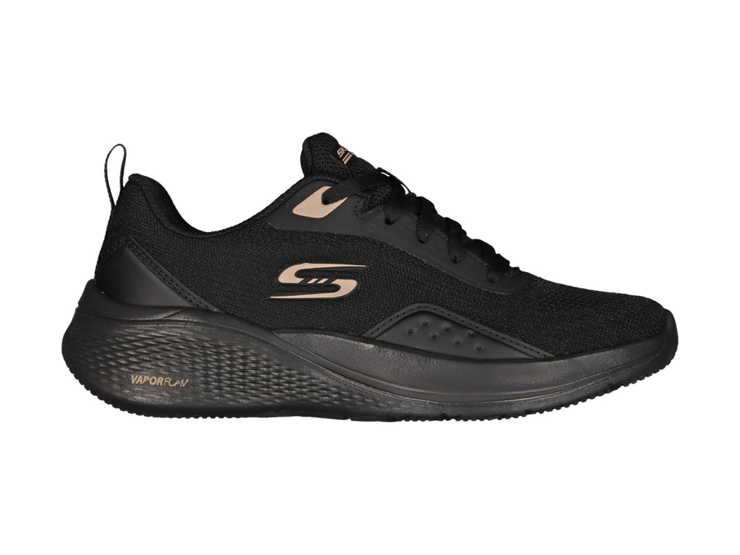 Tenis deportivos Skechers color negro con detalles en oro rosa y suela Vaporslay.