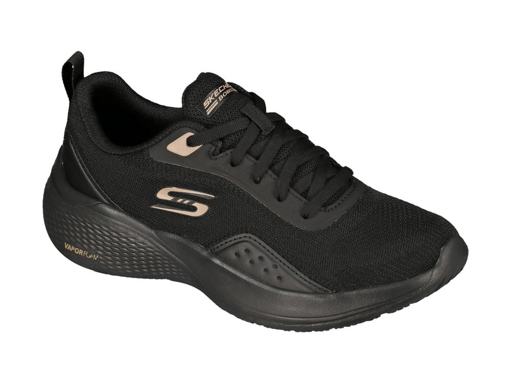 Tenis deportivos Skechers color negro con detalles en oro rosa y suela Vaporslay.
