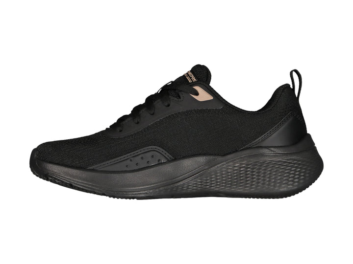 Tenis deportivos Skechers color negro con detalles en oro rosa y suela Vaporslay.