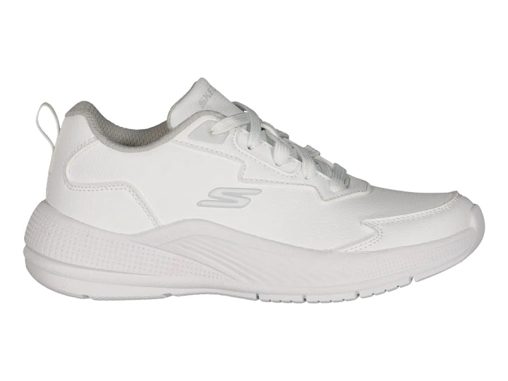Tenis deportivos Skechers de color blanco total con cordones y suela blanca.